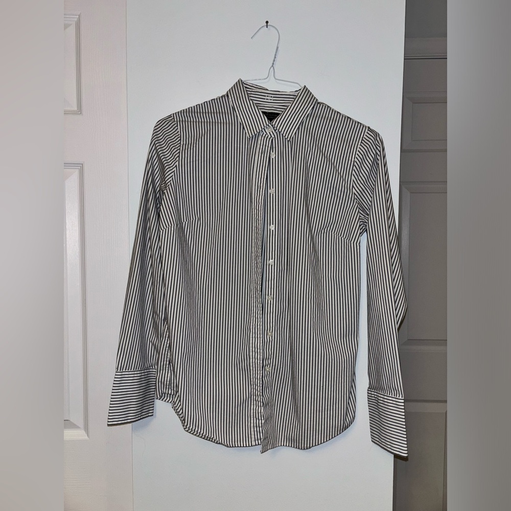 Banana Republic Striped Collared Button Down Shirt - Never Worn
